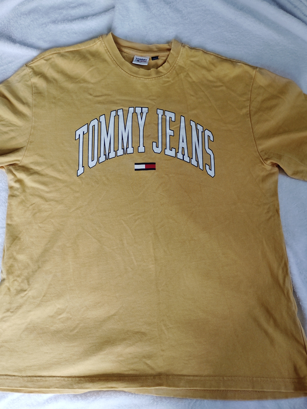 Tommy Hilfiger Tommy Jeans Big Logo Streetwear Yellow Tee - Size XS
